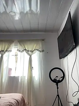 hannahb-e online show from October 21, 3:35 pm