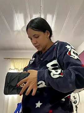 hannahb-e online show from December 1, 6:13 pm