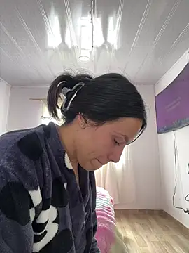 hannahb-e online show from February 21, 2:40 pm