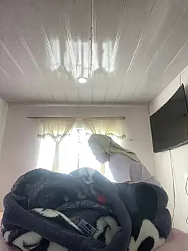 hannahb-e online show from February 25, 1:10 pm