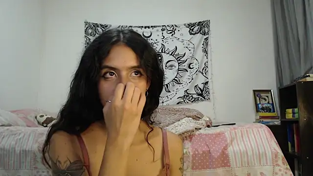 Snapshot of AlinaWoolf_ chatting on January 11, 8:43 am AlinaWoolf  online show from January 11, 8:43 am