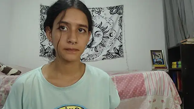 Snapshot of AlinaWoolf_ chatting on January 14, 2:29 am AlinaWoolf  online show from January 14, 2:29 am