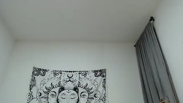 Snapshot of AlinaWoolf_ chatting on February 4, 5:42 am AlinaWoolf  online show from February 4, 5:42 am