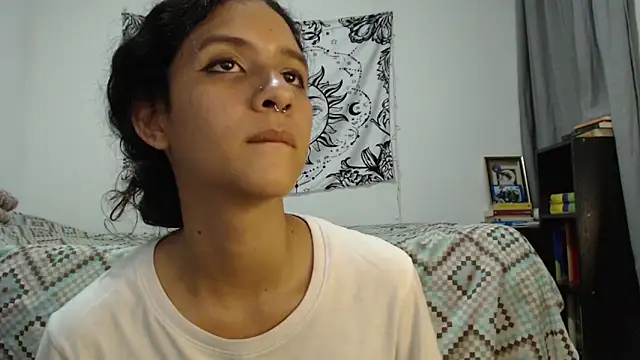 Snapshot of AlinaWoolf_ chatting on February 7, 1:58 am AlinaWoolf  online show from February 7, 1:58 am