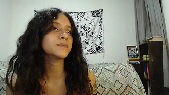 Snapshot of AlinaWoolf_ chatting on February 9, 7:16 am AlinaWoolf  online show from February 9, 7:16 am