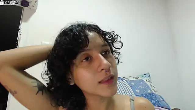 Snapshot of AlinaWoolf_ chatting on September 19, 3:19 am AlinaWoolf  online show from September 19, 3:19 am