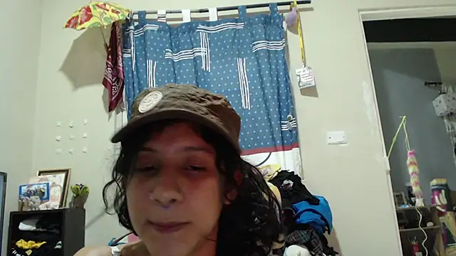 AlinaWoolf  online show from May 11, 3:12 am