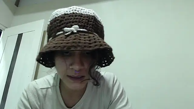 AlinaWoolf  online show from May 12, 6:21 am