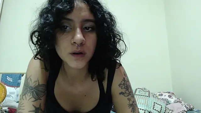 AlinaWoolf  online show from May 19, 3:35 am