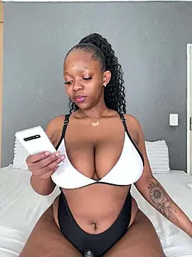 Snapshot of Jazmine-Blue chatting on July 17, 9:49 am Jazmine-Blue online show from July 17, 9:49 am