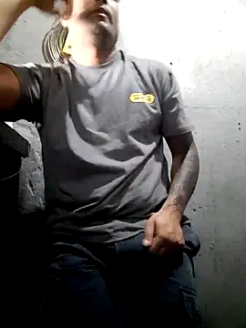 Snapshot of hecwil8 chatting on November 25, 12:27 pm hecwil8 online show from November 25, 12:27 pm