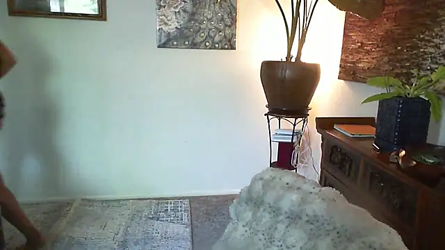 Snapshot of CeceilaMoon chatting on June 18, 4:44 pm CeceilaMoon online show from June 18, 4:44 pm