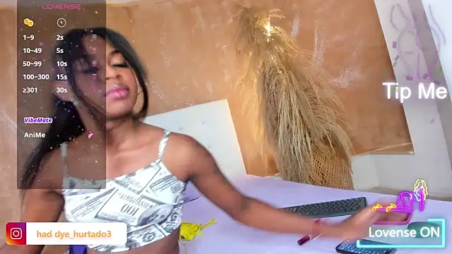 shenielxx online show from March 3, 1:17 pm