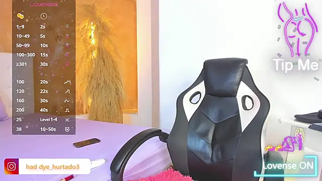 shenielxx online show from March 10, 3:28 pm