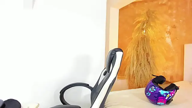 shenielxx online show from March 16, 2:21 pm