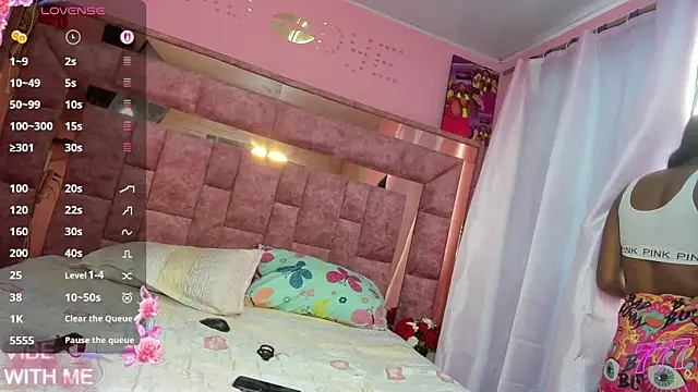 shenielxx online show from June 4, 1:39 pm