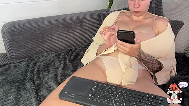 Snapshot of -Sweet-Kitty- chatting on June 30, 5:52 am -Sweet-Kitty- online show from June 30, 5:52 am