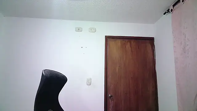 Snapshot of aineangeel chatting on October 1, 1:11 am aineangeel online show from October 1, 1:11 am