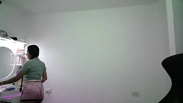 Snapshot of aineangeel chatting on December 4, 11:46 pm aineangeel online show from December 4, 11:46 pm