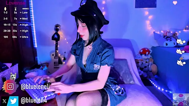 Snapshot of bluelen chatting on January 25, 8:21 am bluelen online show from January 25, 8:21 am