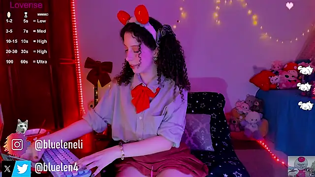 Snapshot of bluelen chatting on February 13, 7:13 am bluelen online show from February 13, 7:13 am