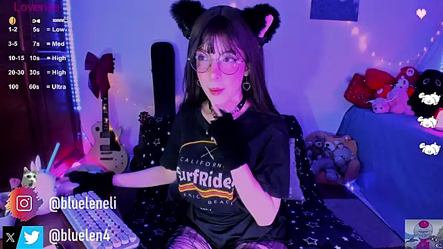 Snapshot of bluelen chatting on March 1, 8:34 am bluelen online show from March 1, 8:34 am