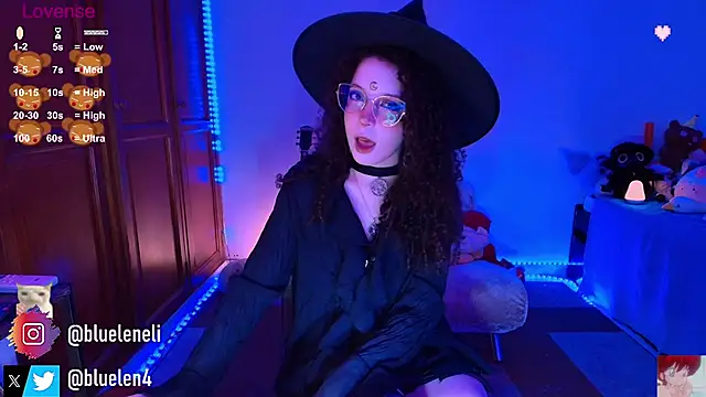 Snapshot of bluelen chatting on October 2, 8:54 am bluelen online show from October 2, 8:54 am