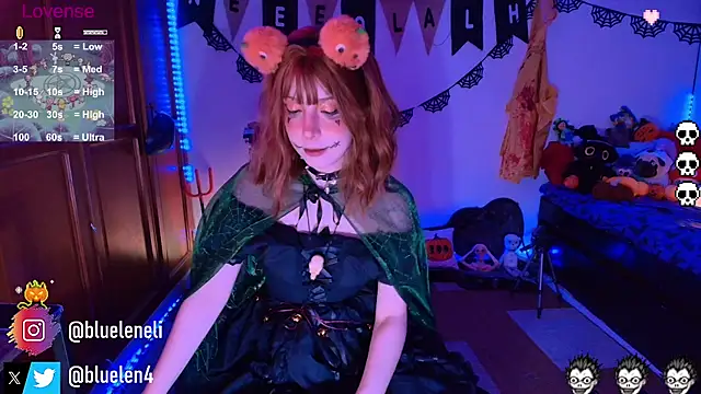 Snapshot of bluelen chatting on October 31, 9:21 am bluelen online show from October 31, 9:21 am