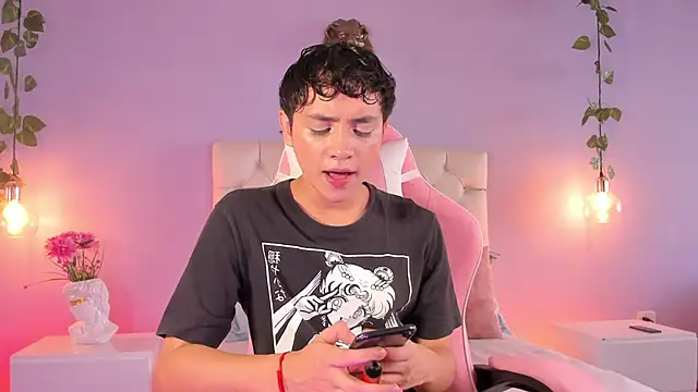 Snapshot of Brann_tadzio chatting on January 13, 1:17 pm Brann tadzio online show from January 13, 1:17 pm