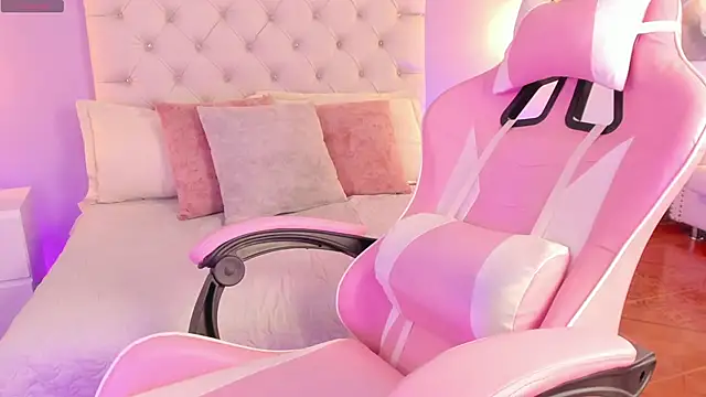 Snapshot of Brann_tadzio chatting on February 19, 7:38 pm Brann tadzio online show from February 19, 7:38 pm