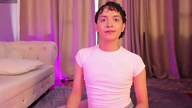 Snapshot of Brann_tadzio chatting on February 25, 1:06 pm Brann tadzio online show from February 25, 1:06 pm