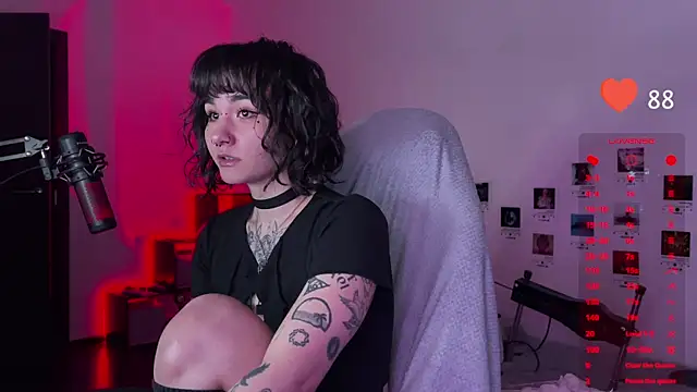 deadlysweet online show from December 10, 11:30 pm