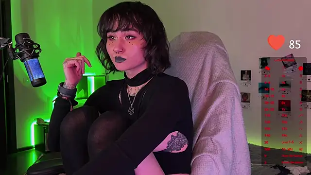 deadlysweet online show from January 18, 1:41 am