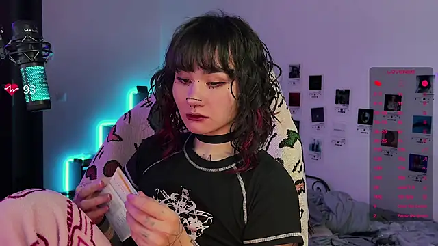 deadlysweet online show from September 23, 1:19 am