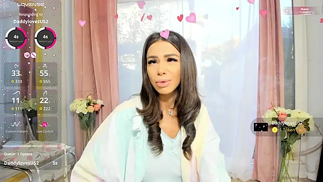 Snapshot of Selena_Reeves chatting on October 5, 6:23 am Selena Reeves online show from October 5, 6:23 am