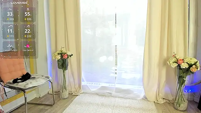 Snapshot of Selena_Reeves chatting on October 13, 6:24 am Selena Reeves online show from October 13, 6:24 am