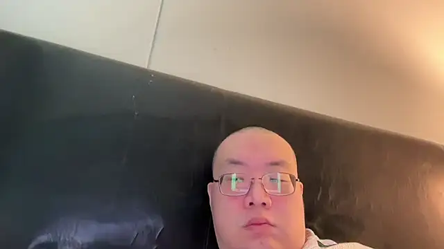 Snapshot of slaveasianboy chatting on December 5, 4:01 pm slaveasianboy online show from December 5, 4:01 pm