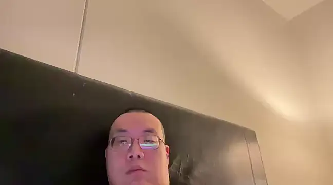 Snapshot of slaveasianboy chatting on December 18, 11:13 am slaveasianboy online show from December 18, 11:13 am