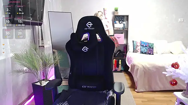 Snapshot of Little_Soph chatting on December 27, 12:07 am Little Soph online show from December 27, 12:07 am