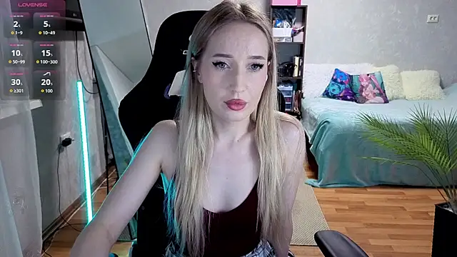 Snapshot of Little_Soph chatting on September 25, 12:58 am Little Soph online show from September 25, 12:58 am