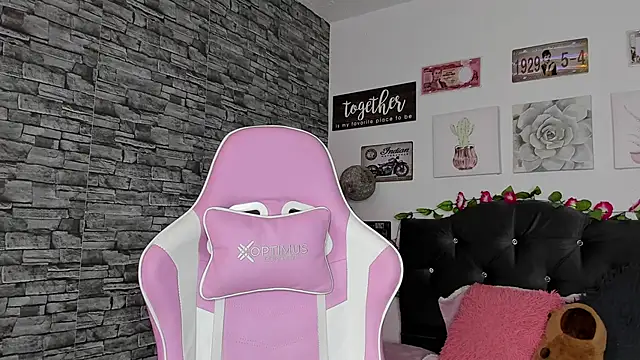 Snapshot of olivia22love chatting on February 11, 3:08 pm olivia22love online show from February 11, 3:08 pm