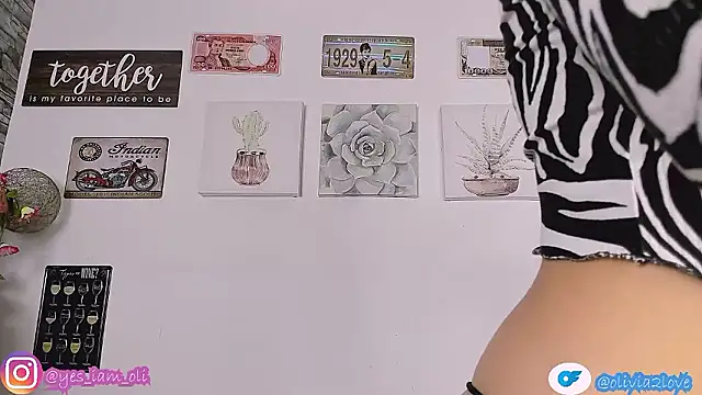 Snapshot of olivia22love chatting on October 1, 12:44 pm olivia22love online show from October 1, 12:44 pm