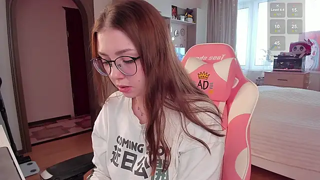Snapshot of elisejays chatting on February 6, 9:53 am elisejays online show from February 6, 9:53 am