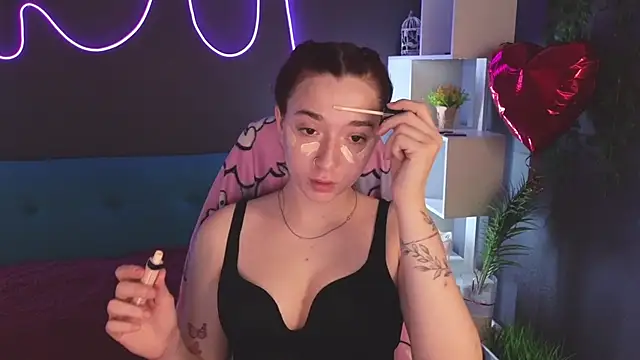 YasmineWest online show from March 7, 12:37 am