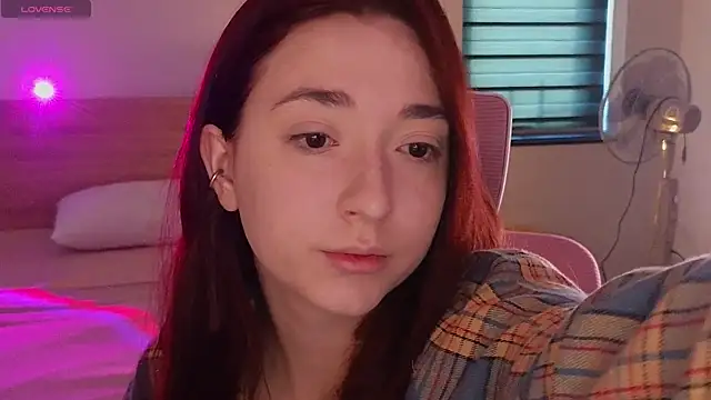YasmineWest online show from May 1, 12:37 am