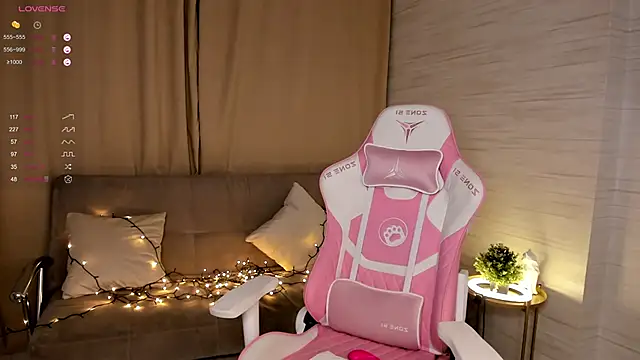 Snapshot of AnnikaAllison chatting on March 19, 3:08 pm AnnikaAllison online show from March 19, 3:08 pm