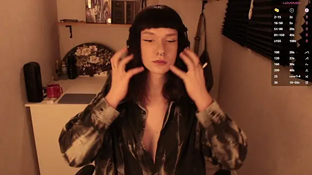 carthylovvve online show from March 3, 7:49 pm