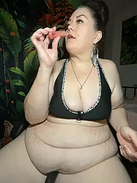 fatfabulous1981 online show from March 21, 6:05 am