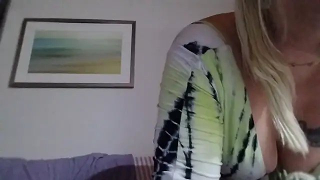 SexxxiLexiiii online show from August 4, 8:11 pm