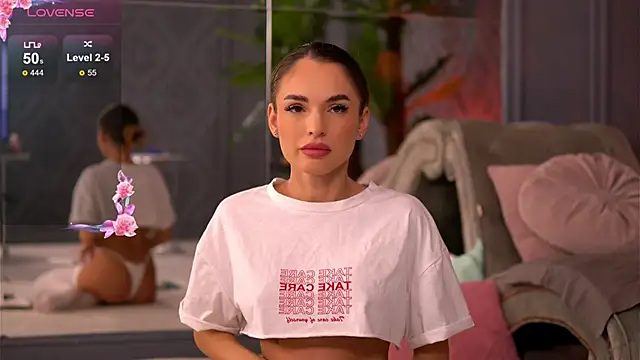 Snapshot of EsmeAinsley chatting on December 21, 11:24 pm EsmeAinsley online show from December 21, 11:24 pm